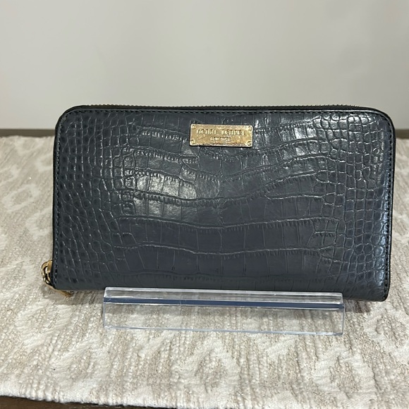Henri Bendel Grey Croc Embossed Leather Zip Around Wallet - Picture 1 of 16